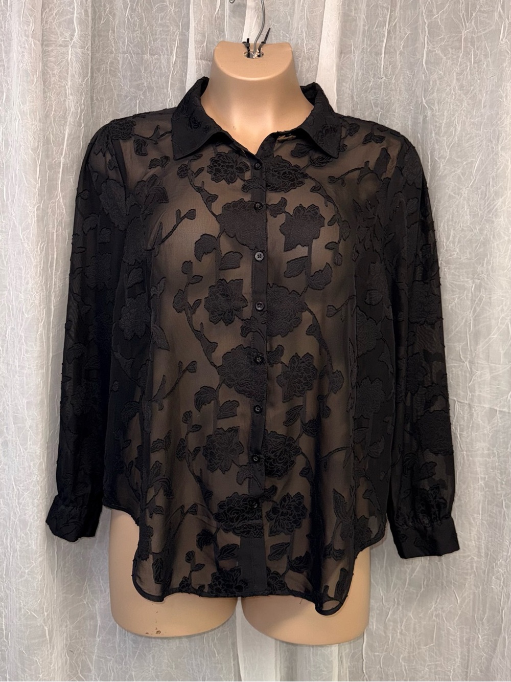 Torrid Size 2 Black Sheer Floral Burnout Button Front Blouse Top Plus Size